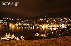 La città di Kavala di notte