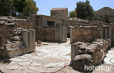Ηράκλειο, Αρχαιολογικοί Χώροι - Βασιλική έπαυλη Αγίας Τριάδας